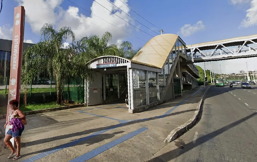 Crime aconteceu  na passarela de acesso à Estação Pernambués.