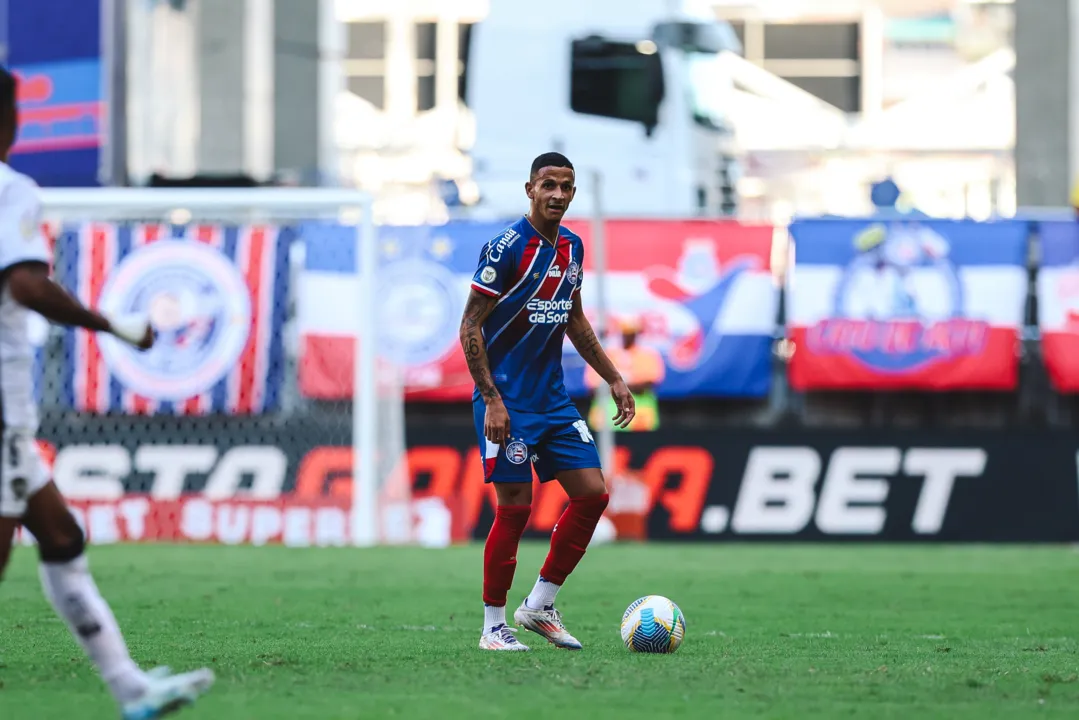 Luciano Juba em ação pelo Bahia contra o Botafogo