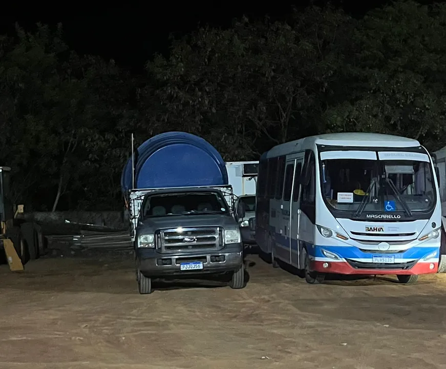 Caminhão foi visto estacionando na Prefeitura