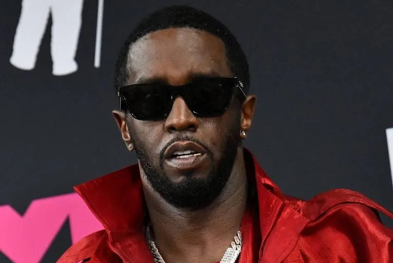 Imagem ilustrativa da imagem Justiça nega liberdade para Sean 'Diddy' Combs; oferta de fiança chama a atenção