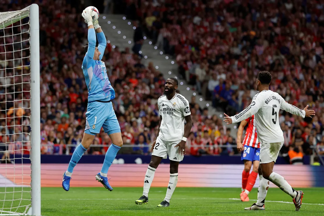 Thibaut Courtois em partida contra o Atlético de Madrid