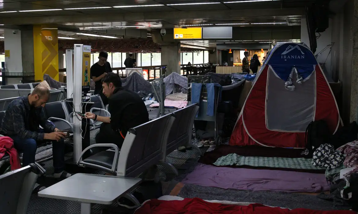 Imagem ilustrativa da imagem Liminar impede deportação de 70 imigrantes do aeroporto de Guarulhos