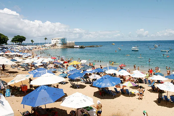 Imagem ilustrativa da imagem Litoral da Bahia tem 43 praias impróprias ao banho no final de semana