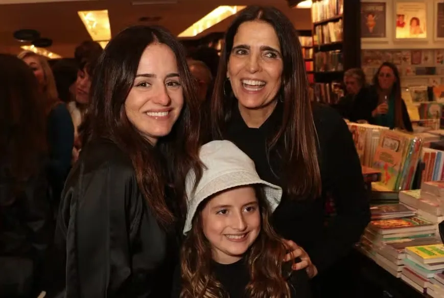 A atriz foi ao evento com a tia e filha Pilar, de 9 anos, fruto do antigo relacionamento da artista com o modelo Daniel Esdras, que chegou ao fim em 2019