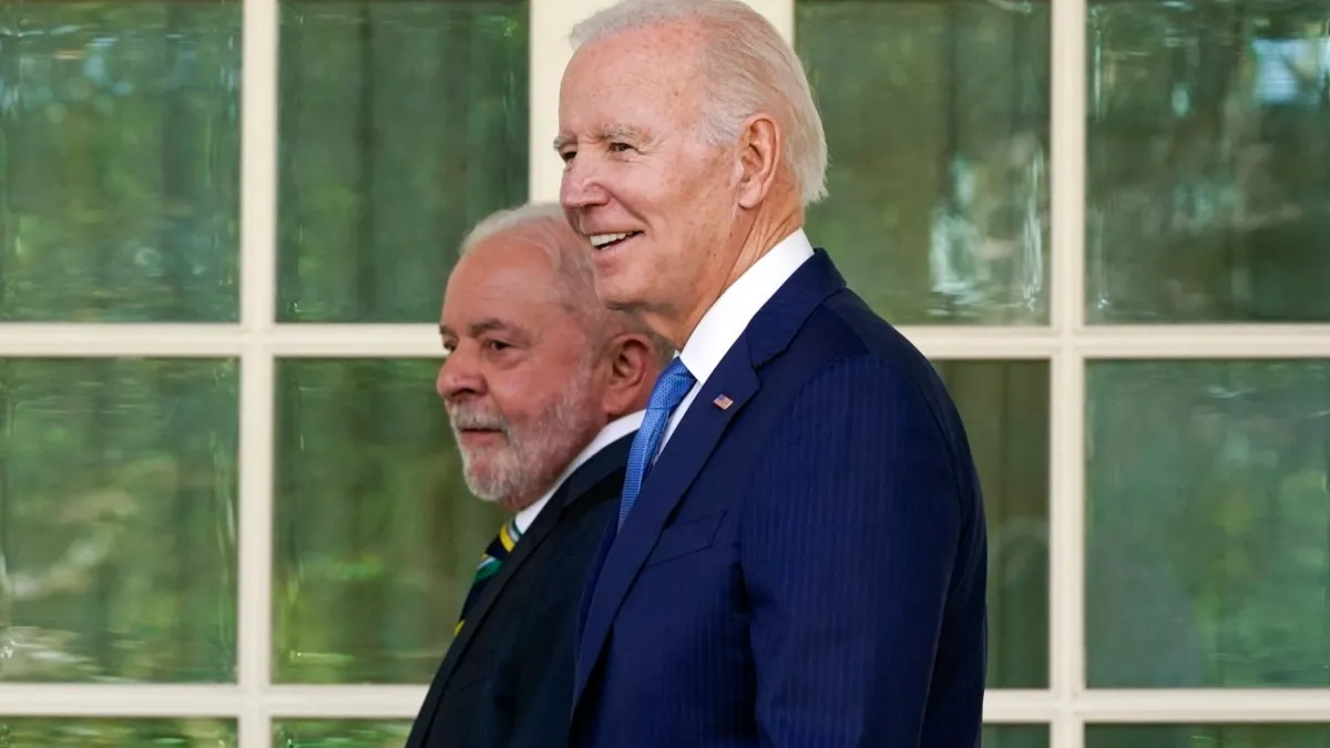 Lula e Joe Biden durante encontro em Washington