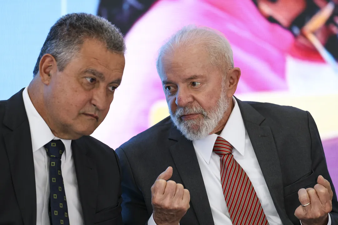 O ministro da Casa Civil, Rui Costa, e o presidente Luiz Inácio Lula da Silva durante reunião com reitores de universidades federais e de institutos federais de ensino, no Palácio do Planalto