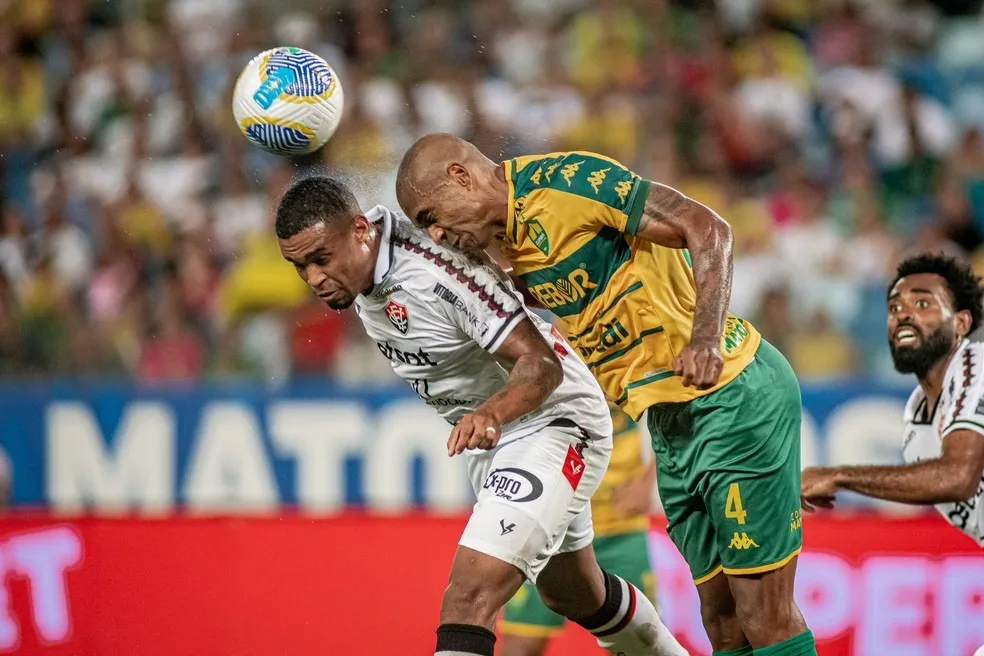 Vitória e Cuiabá se enfrentam na tarde deste sábado, no Barradão