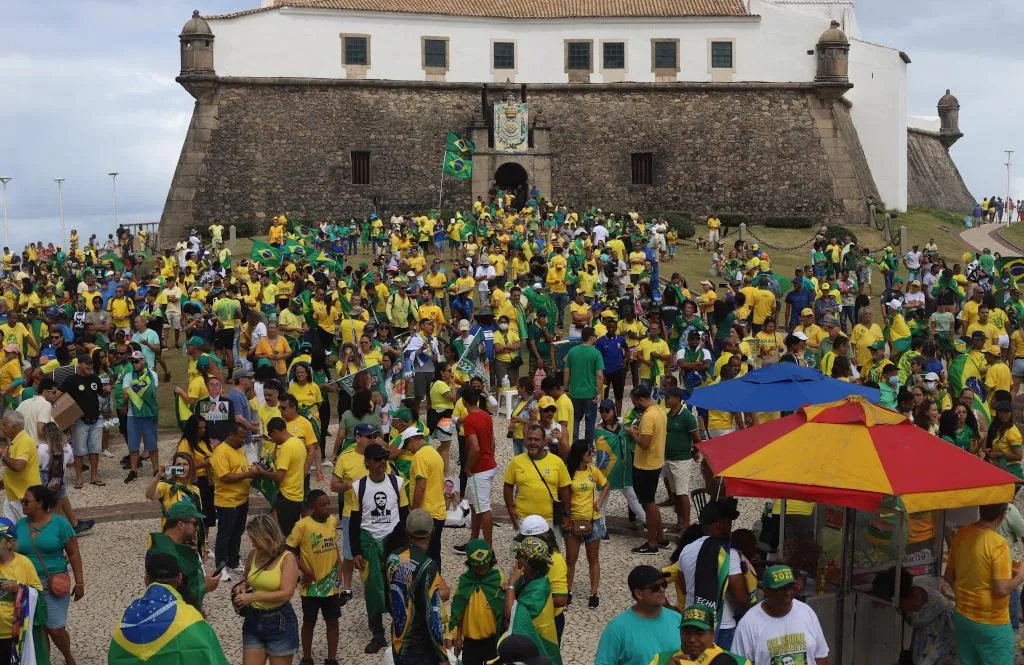 Ato no Farol da Barra foi convocado por João Roma e outros nomes do PL