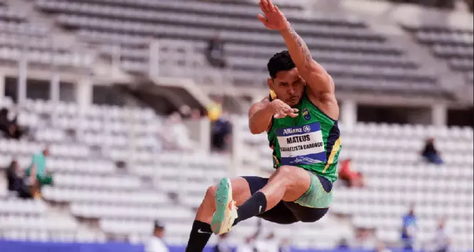 Mateus Evangelista conquista bronze no salto em distância