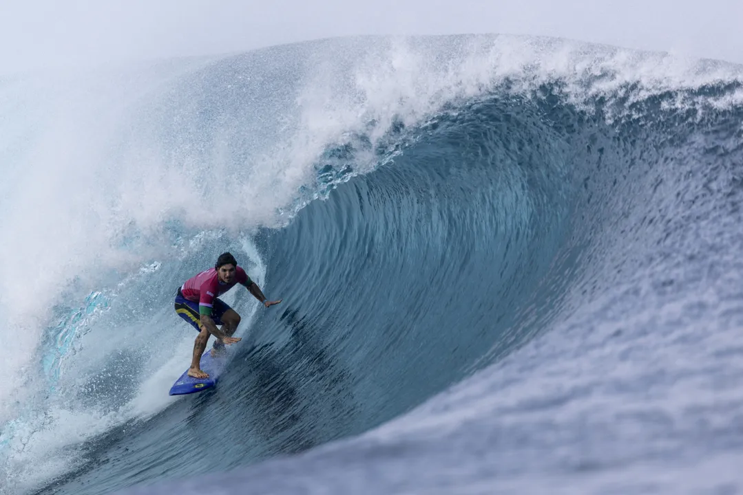 Medina classifica às quartas de final do surf