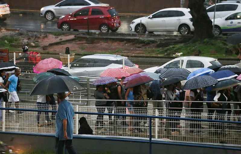 Pode chover a qualquer hora do dia