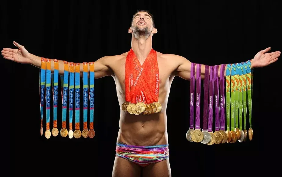 Michael Phelps surpreende com novo visual na abertura das Olimpíadas