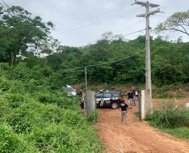 Mulher tinha sido mantida em cativeiro em sítio