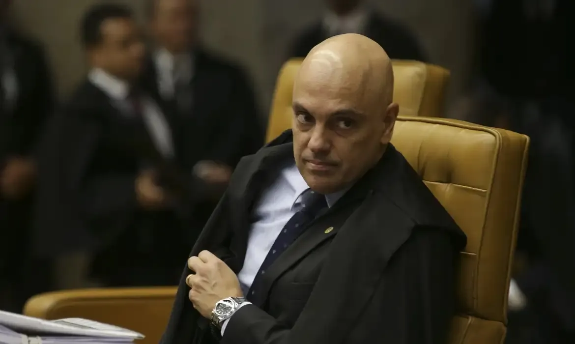 Imagem ilustrativa da imagem Oposicionistas entregam pedido de impeachment de Alexandre de Moraes