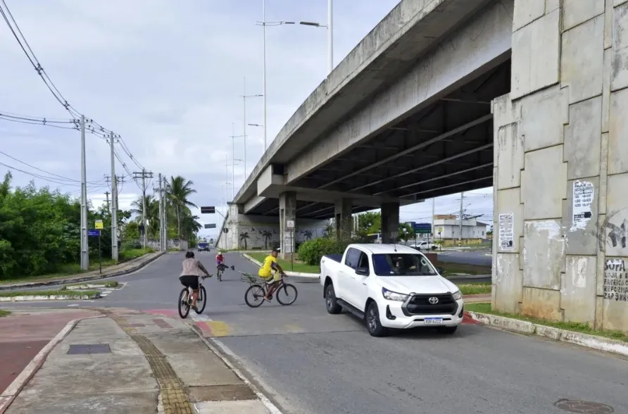 Imagem ilustrativa da imagem Motociclista morre após bater em ônibus na Avenida Orlando Gomes