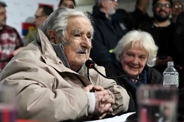 Ex-presidente do Uruguai José Mujica, na sede do Frente Ampla, em Montevidéu