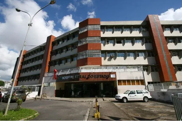 Mulher foi socorrida para o Hospital Geral do Estado (HGE)