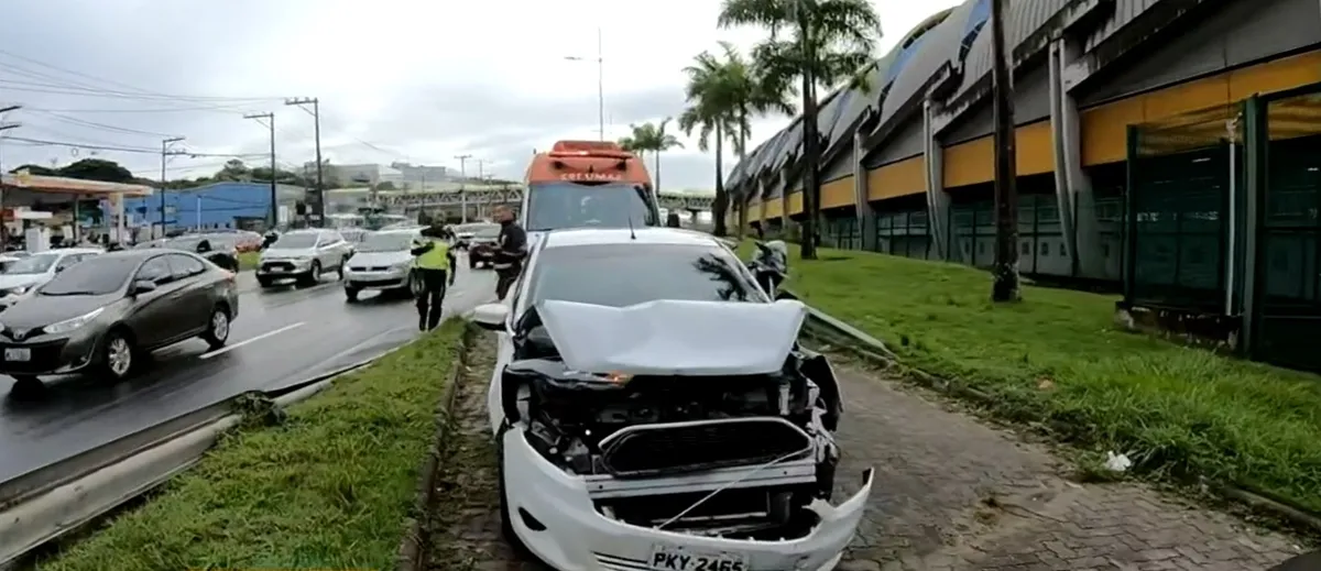 O acidente ocorreu por volta das 7h