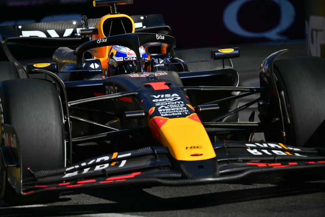 Max Verstappen tenta retomar o caminho das vitórias no circuito de Marina Bay