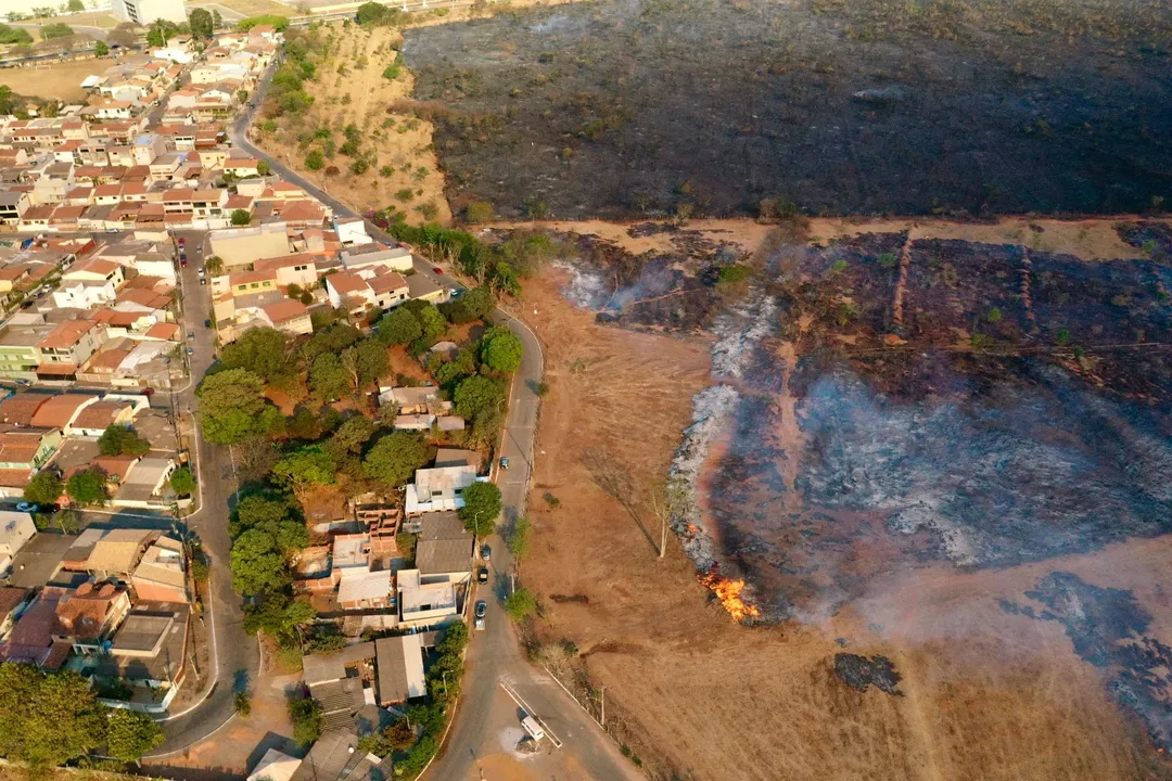 Vista aérea do incêndio florestal no Parque Nacional de Brasília, em 15/09/2024.