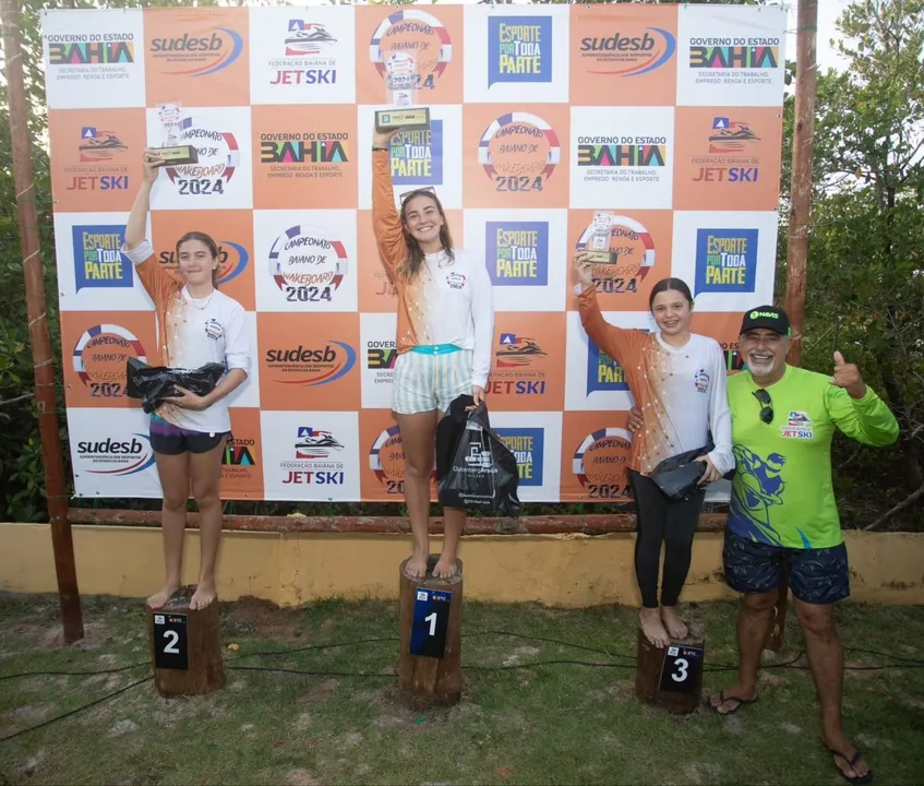 Pódio das aletas da categoria feminina do Campeonato Baiano de Wakeboard 2024