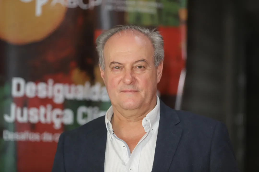 Presidente da Associação Internacional de Ciência Política, o professor espanhol Pablo Oñate