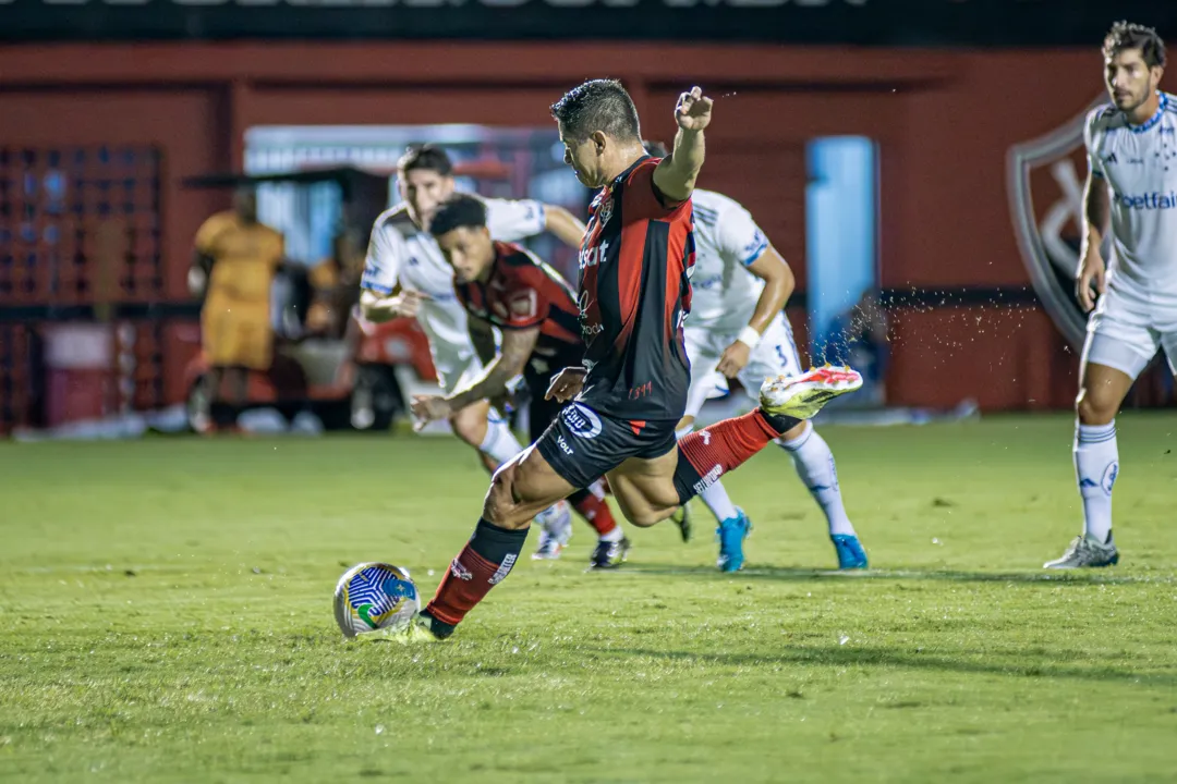 Osvaldo abriu o placar do jogo