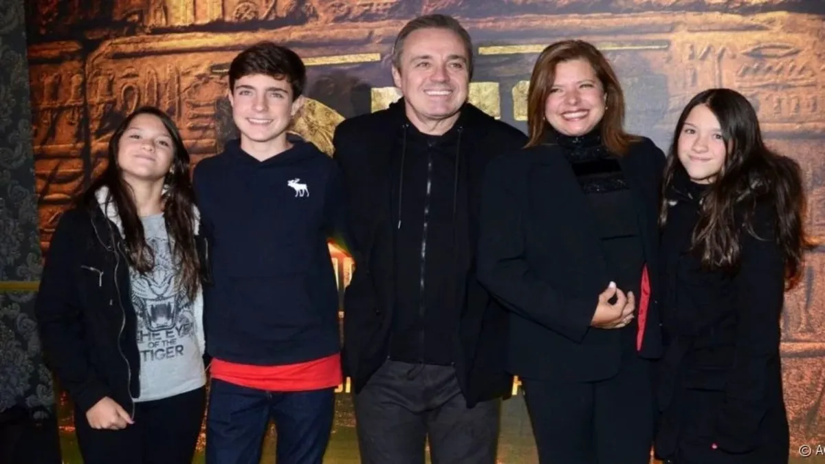 Gugu Liberato e sua família