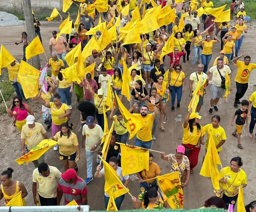 População apoiando Paulinho de Tixa