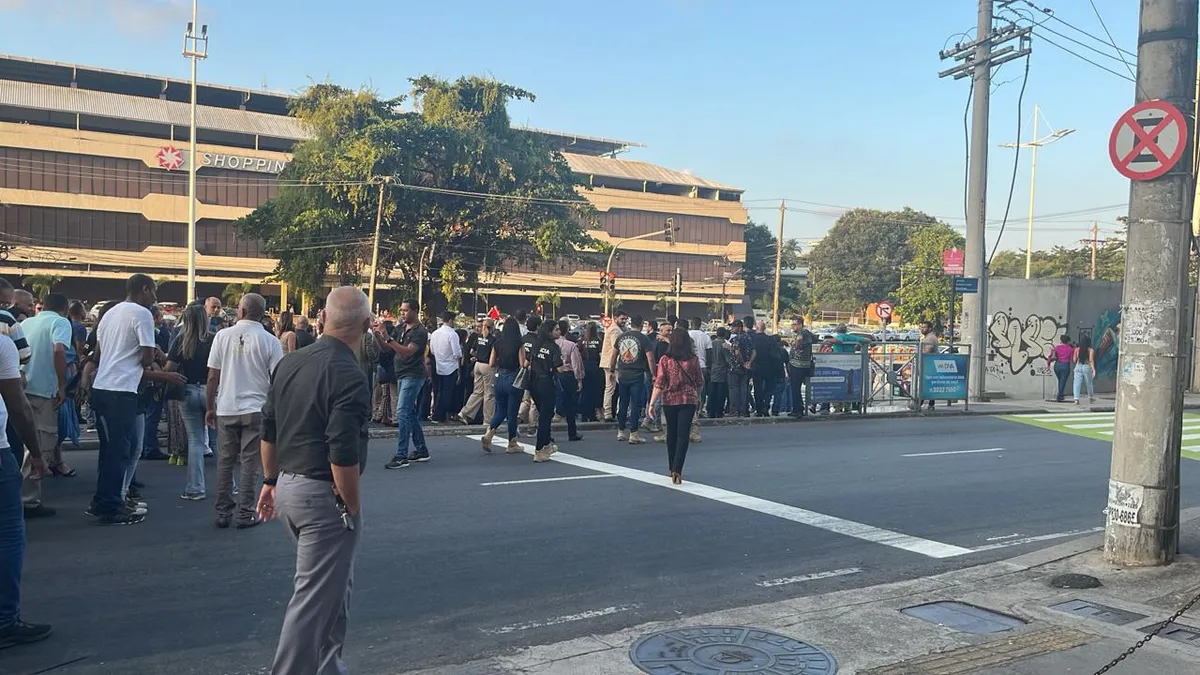 Imagem ilustrativa da imagem Policiais civis fazem passeata no Itaigara; trânsito lento na região