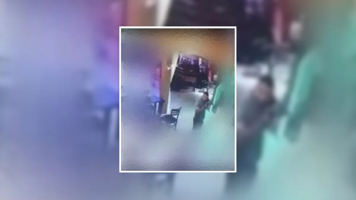 Imagem ilustrativa da imagem Policial saca arma em bar após levar “não” de mulher