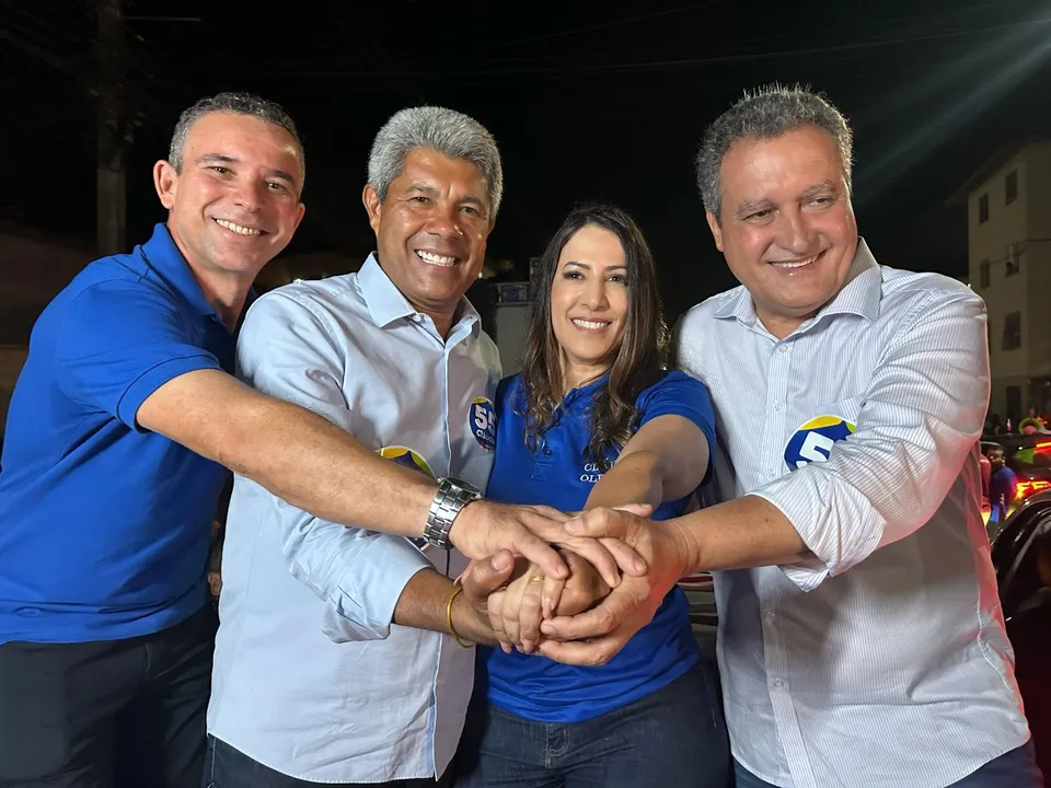 Rui e Jerônimo participaram de caminhada de campanha de Cláudia em Porto Seguro