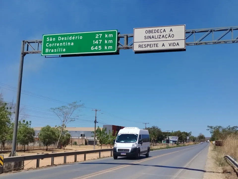 Movimento de passageiros na BR 135, que liga São Desidério a Barreiras, é intenso