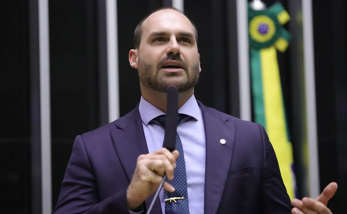 Eduardo Bolsonaro é acusado de difamar artista baiana