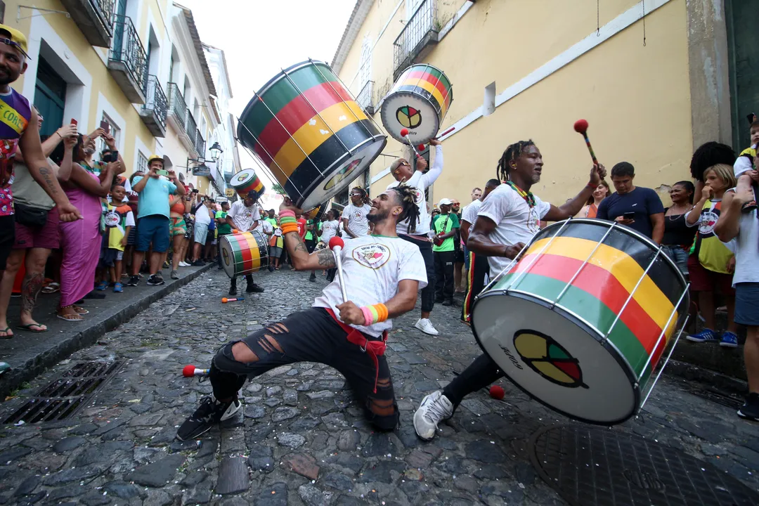 De músicos a camareiras, o turismo gera postos de trabalho em toda a Bahia