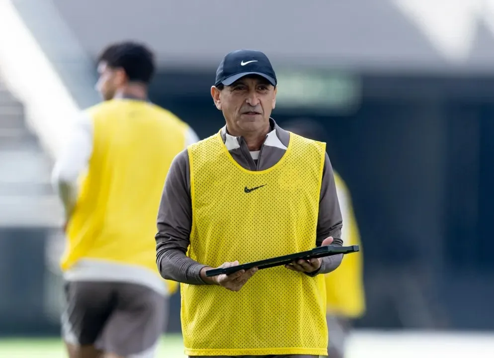 Ramón Díaz durante treino com o Corinthians