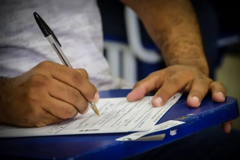 Mais de 2,1 milhões de pessoas estão inscritas para concorrer a uma das 6.640 vagas