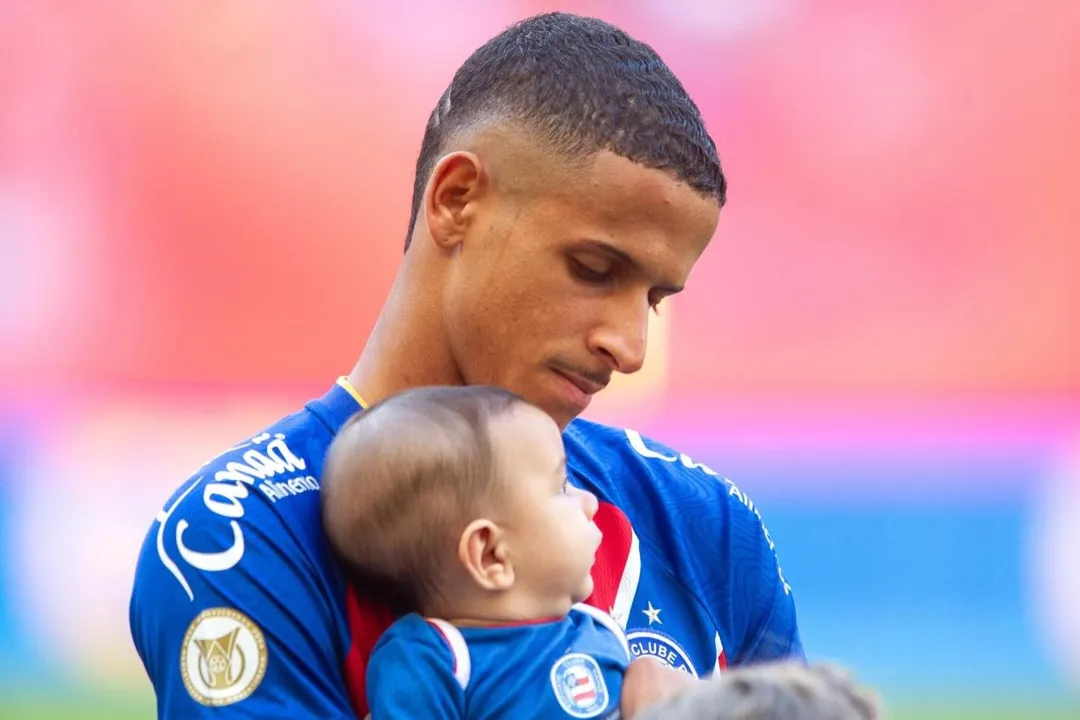 Luciano Juba com o pequeno Gael em jogo do Bahia na Arena Fonte Nova