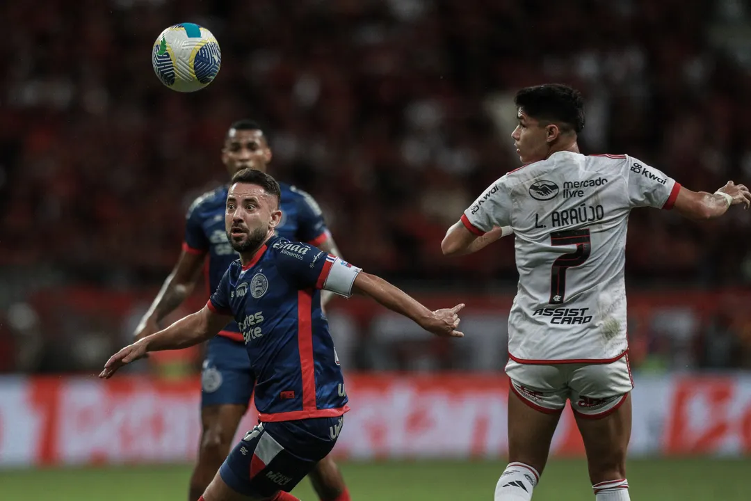 Everton Ribeiro em duelo contra o Flamengo pela Copa do Brasil