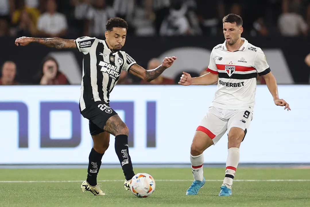 Botafogo x São Paulo no jogo de ida das quartas de final, no Estádio Nilton Santos