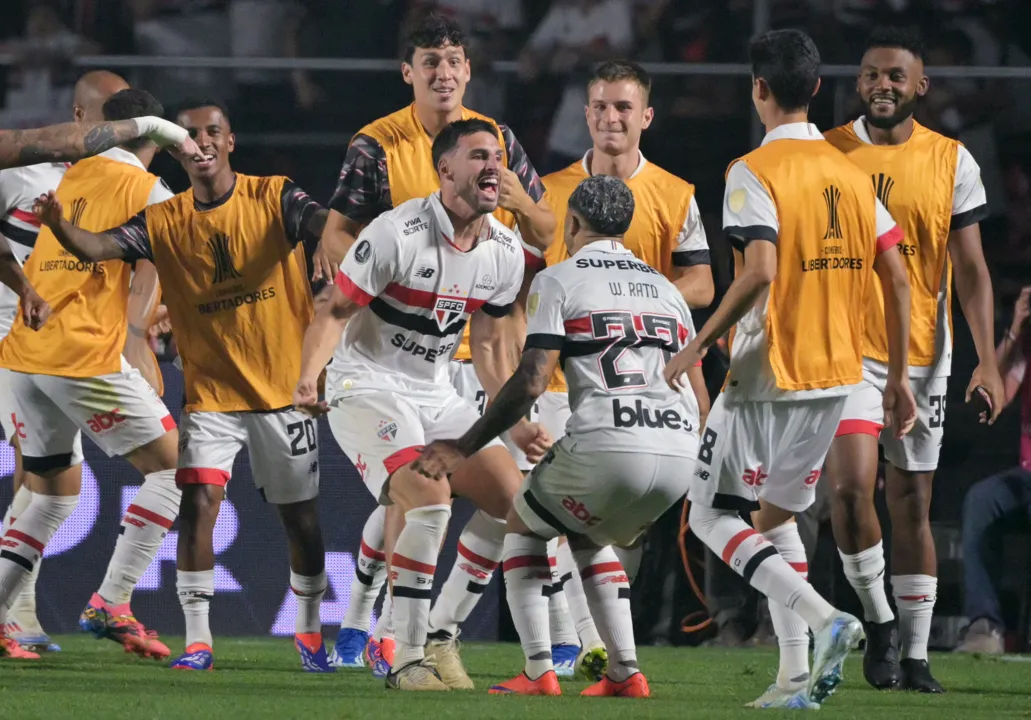 O argentino Jonathan Calleri fez o gol da classificação do São Paulo na Libertadores