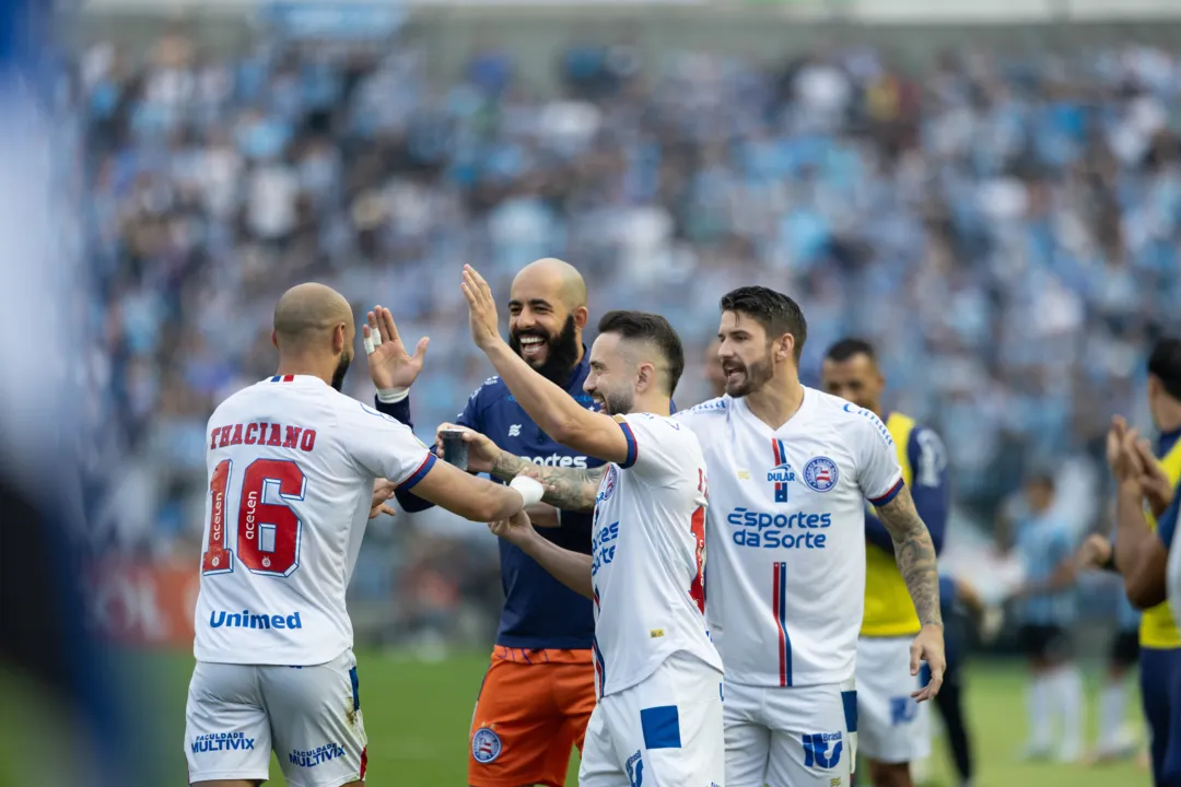 Thaciano, Everton Ribeiro e Everaldo tiveram atuações individuais elogiadas por comentarista