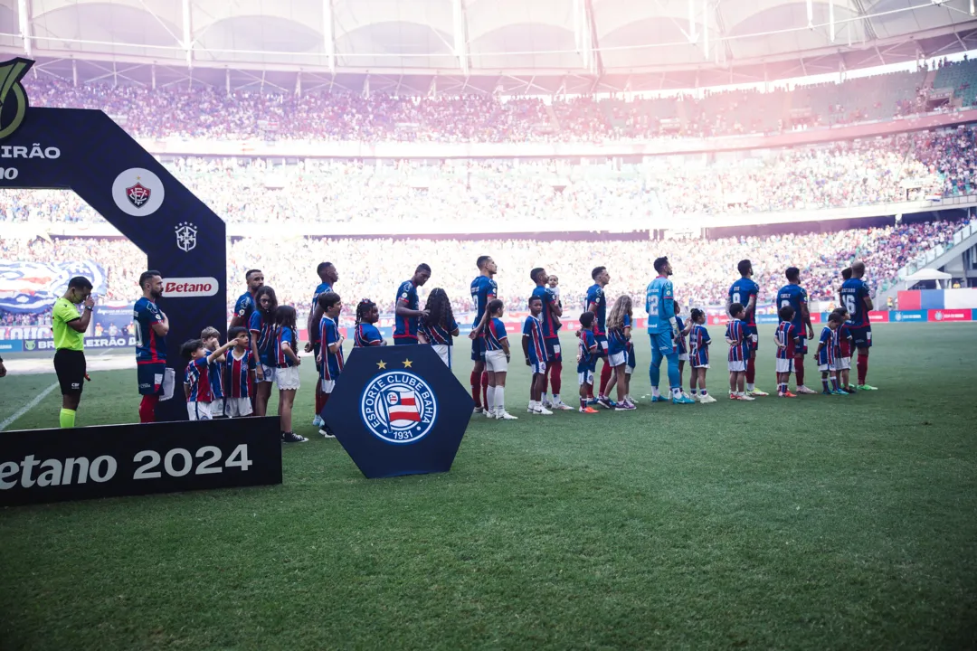 Elenco do Bahia no duelo contra o Vitória, no último domingo, 11