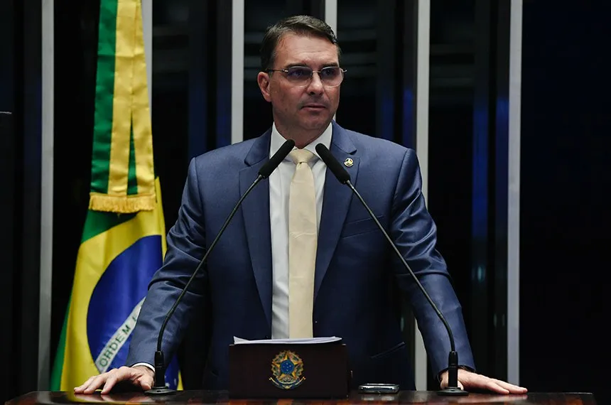 Imagem ilustrativa da imagem Senador chama Moraes de "câncer da democracia" após suspensão do 'X'