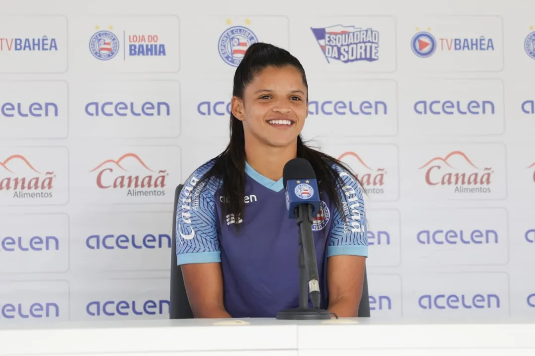 Mila Santos durante coletiva nesta sexta-feira, 2