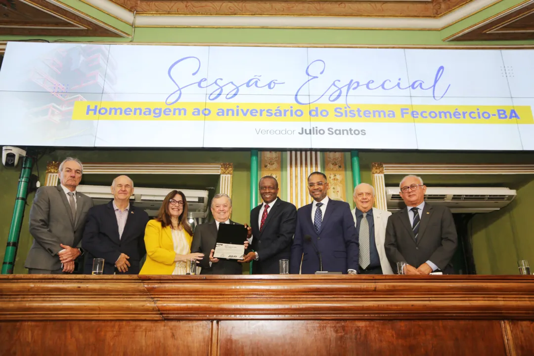 Presidente da Fecomércio, Kelsor Gonçalves Fernandes recebe placa de homenagem