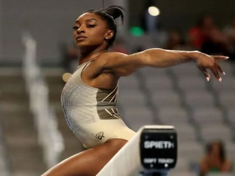 Atleta á a mais condecorada da ginástica artística