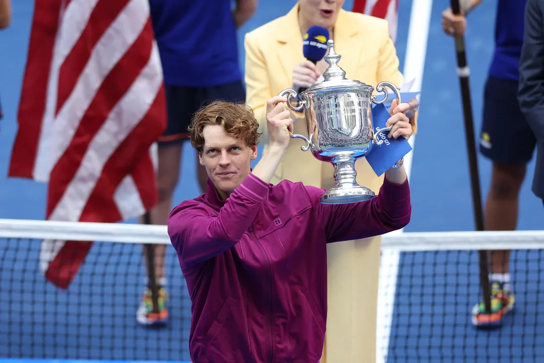 Sinner com troféu do US Open