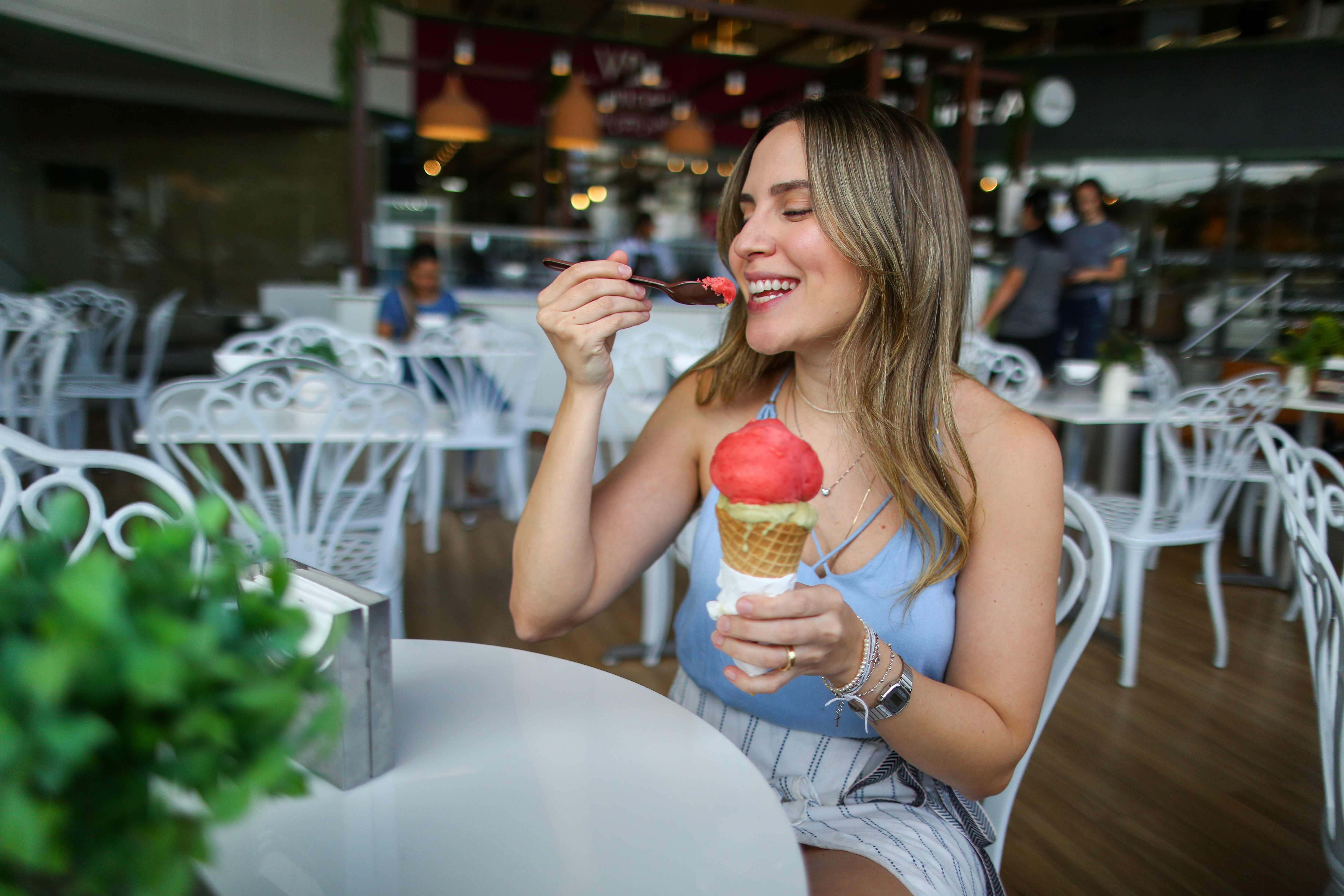 Lorena Zangali conta que adora um sorvete