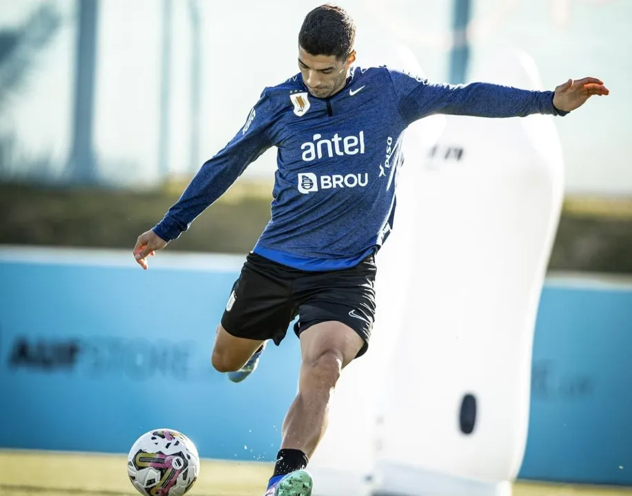 Suárez durante treino com a Seleção do Uruguai